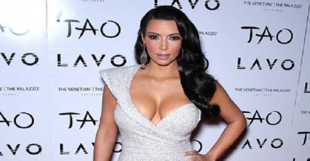 Kim Kardashian otkrila tajnu savršenog dekoltea i zvanično pretjerala