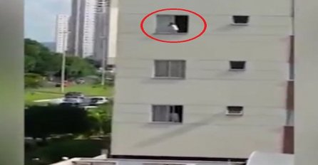 Za ne povjerovati: Beba izašla na prozor na trećem spratu, nastavak će vas šokirati (VIDEO)