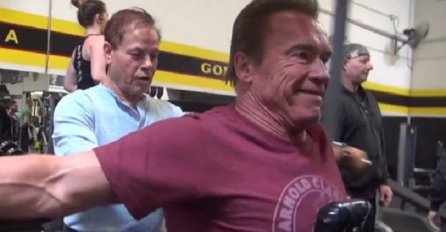   Čak i u 69.godini Terminator razbija u teretani (VIDEO)