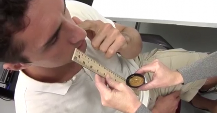 Doktorica mu je stavila puter od kikirikija ispod nosa, kada vidite zašto uradit ćete isto (VIDEO)