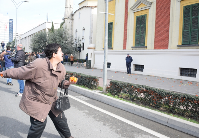 Tirana: Sukobi demonstranata i policije zbog izgradnje dječijeg parka