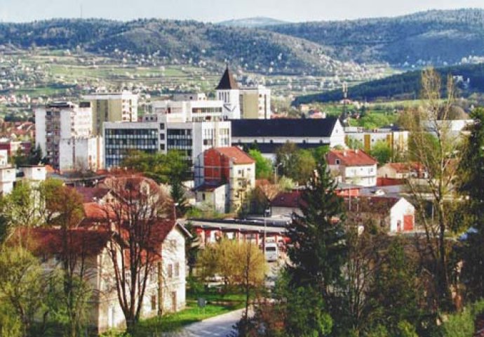 ŠOK U BUGOJNU: Šesnaestogodišnjak izvršio samoubistvo skočivši sa zgrade 