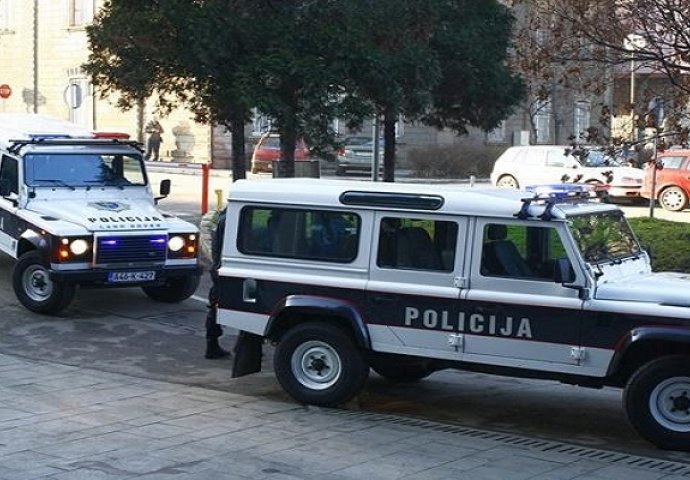 Četiri osobe pucale na policiju u Lukavcu