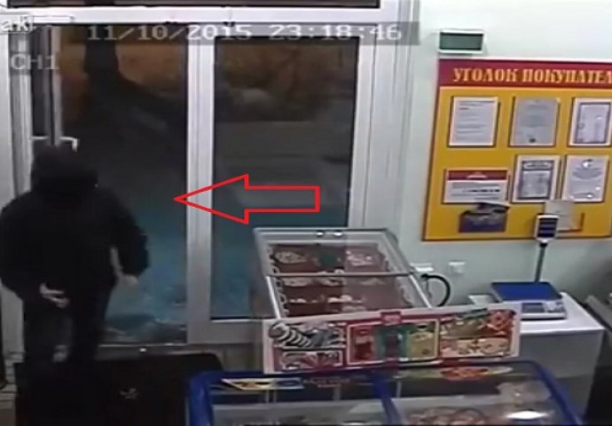 Komična pljačka: Niko ga nije shvatio ozbiljno, još je dobio i batine (VIDEO)