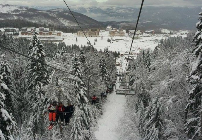 Na Bjelašnici i Igmanu pada snijeg