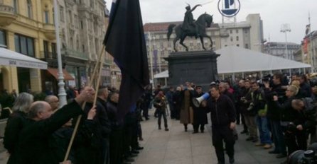 Crnokošuljaši se postrojili na Trgu bana Jelačića