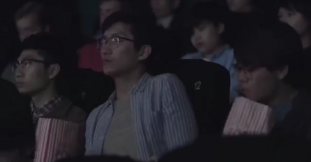 Dobio je SMS poruku u kinu, a potom je doživio šokantnu scenu (VIDEO)