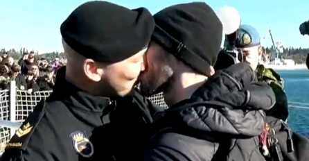 Kuda ide ovaj svijet: Vojnik se vratio i poljubio svog dečka u usta (VIDEO)