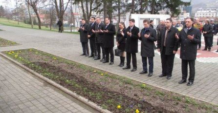 Polaganjem cvijeća na Slanoj Banji u Tuzli obilježen Dan nezavisnosti BiH