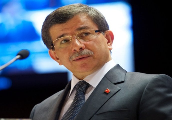 Davutoglu: Jedan od lidera opozicije sarađuje s teroristima kako bi Tursku uvukao u haos