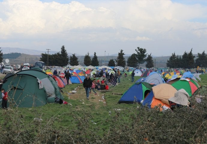  Izbjeglički kamp u mjestu Idomeni popunjen: Sve je manje hrane i osnovnih potrepština