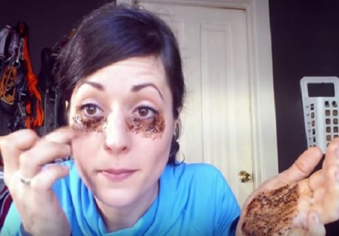 Ova žena svako jutro utrlja malo papira ispod očiju, a rezultat je nevjerovatan