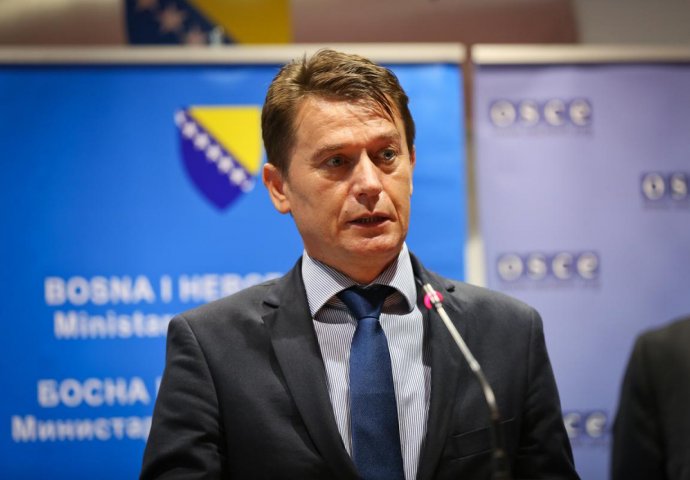 Krešić: Ne vjerujem da će nova ruta sirijskih izbjeglica biti usmjerena kroz BiH