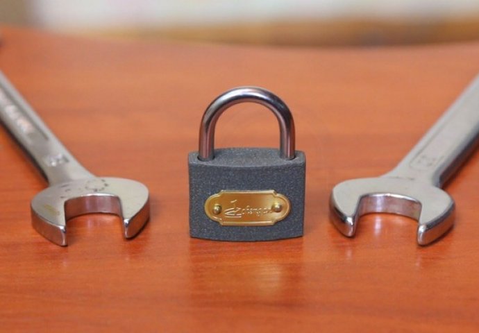 Evo kako da otvorite svaki katanac za samo par sekundi, trik zlata vrijedan (VIDEO)