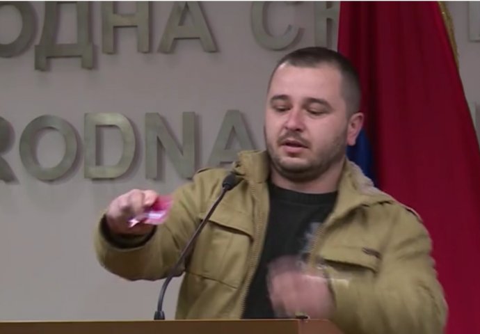 Miladinović: Zbog čega sam pocijepao člansku kartu SNSD-a