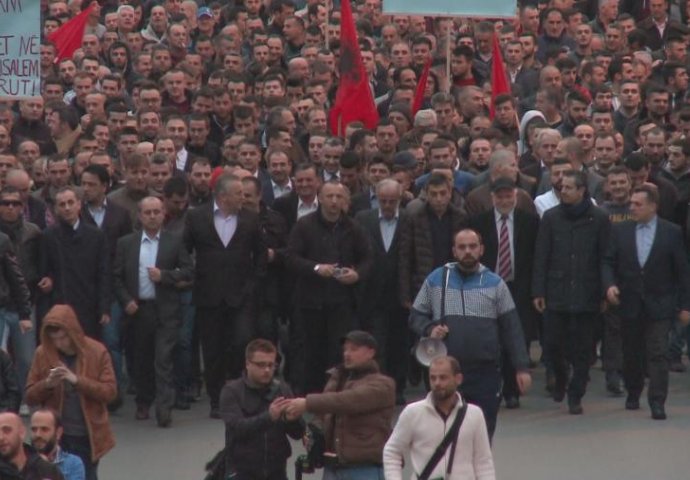 Skoplje: Protest Albanaca protiv gradnje krsta