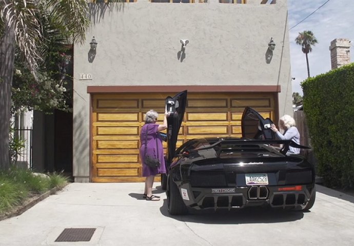 Hit bakice: Pogledajte kako se vozi Lamborghini (VIDEO)