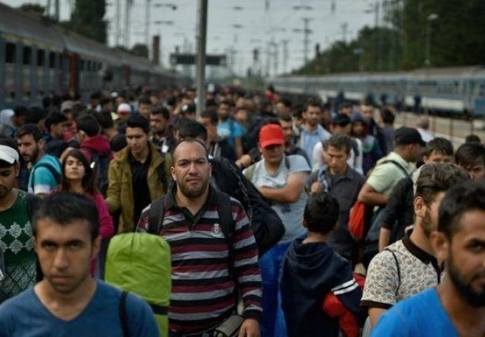 Više od 400 vojnika ide na granicu kao prevencija za migrante 