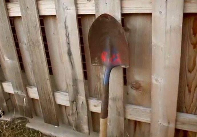 Uzeo je iz šupe staru lopatu: Kada vidite šta je napravio od nje ostat ćete bez daha (VIDEO)