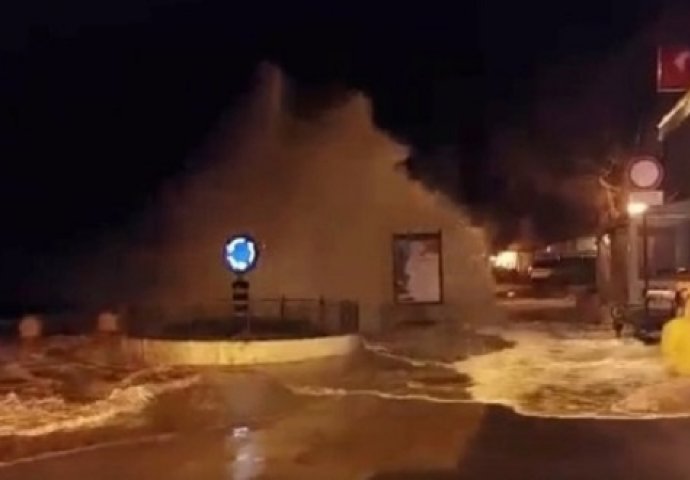  Veliko nevrijeme: Poplave, vjetar i ogromni valovi - podivljalo more izazvalo velike štete