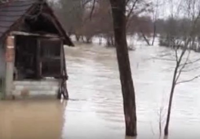 Srbija: Vanredno stanje zbog poplava u opštinama Čačak, Arilje i Lučani