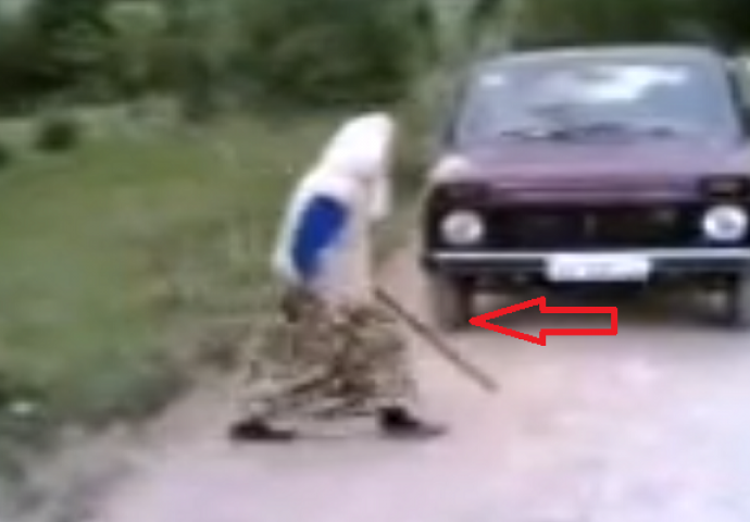  Došli su da joj isjeku struju, a onda je baba uzela sjekiru da pokaže ko je gazda (VIDEO)