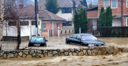 Zbog poplava u Novom Pazaru vanredna situacija, više od sto objekata pod vodom