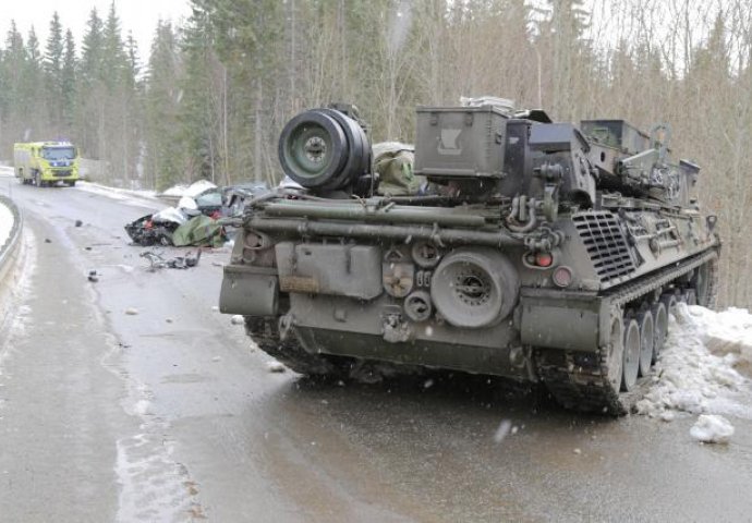 U vojnoj vježbi NATO sudarili se tenk i automobil