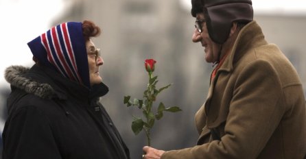 Licemjerstvo ispunjeno lijepim gestom: Od ženskih radničkih demonstracija do cvijeta i večere