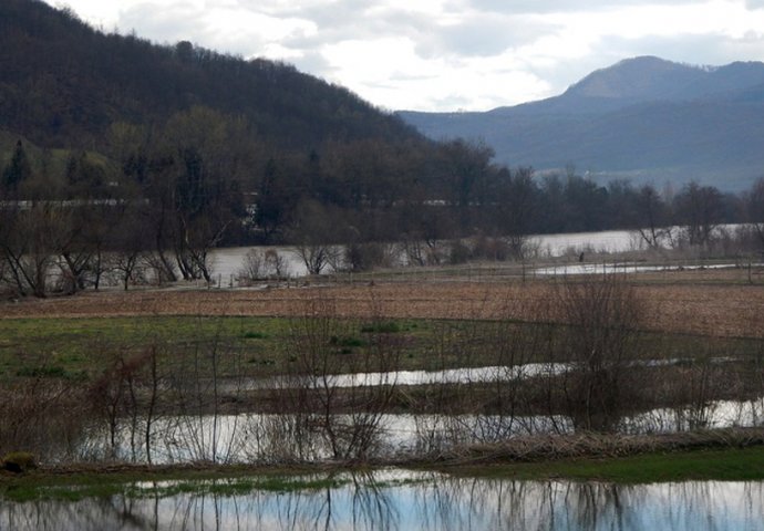 Drina se u srednjem Podrinju izlila, ali ne ugrožava domaćinstva