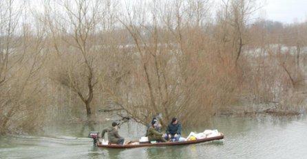 Rijeke se izlile iz korita, klizišta prijete kućama