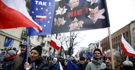 Masovni antivladini protesti u Varšavi