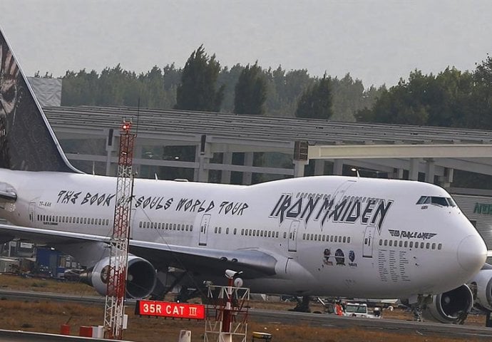 Avion benda Iron Maiden sudario se sa šleperom u Čileu