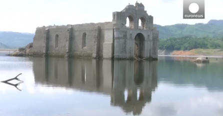 Izronila crkva koja je decenijama bila pod vodom (VIDEO)