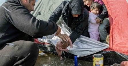   Fotografija novorođenčeta iz Idomenija zaprepastila svjetsku javnost: Grčka obećala rješenje