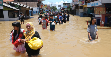 Poplave u Indoneziji: Poginule dvije, nestale tri osobe