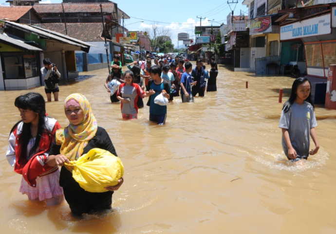 Poplave u Indoneziji: Poginule dvije, nestale tri osobe