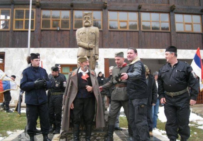 Povratnici u strahu: Iste scene sa četničkom ikonografijom smo gledali i 1992.