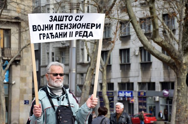 protest-vojnih-penzionera-beograd-3