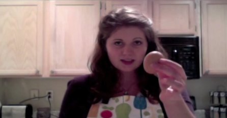 Ispekla je jaje u mikrovalnoj: Kada ga je htjela oguliti, desilo se nešto neočekivano (VIDEO)
