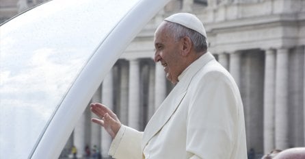 Papa Franjo pozvao svjetske lidere da otvore srca i vrata izbjeglicama koje pate