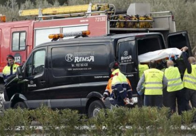 Stravičan sudar studentskog autobusa i automobila: Poginulo najmanje 14, a povrijeđeno 30 osoba