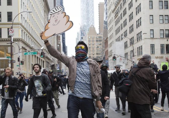 Masivni anti-Trump protesti u New Yorku i Arizoni