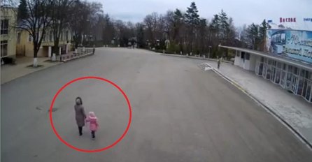 Majka i dijete hodali ulicom: Onda se dogodilo nešto zastrašujuće (VIDEO)