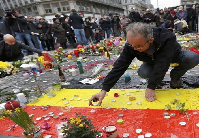  Trodnevna žalost: Na trgu u Bruxellesu okupilo se stotine ljudi (FOTO)