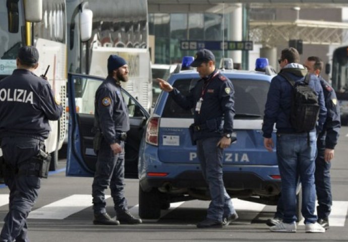 Italijanski policajci prvo skinula gole, a onda brutalno pretukla Srbina i Hrvata! 