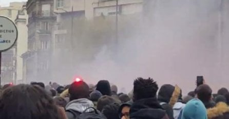 Haos u Parizu: Protest đaka, dimne bombe...(VIDEO)  