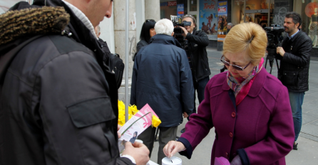 Simboličnom prodajom narcisa u Sarajevu obilježen Svjetski dan borbe protiv raka dojke