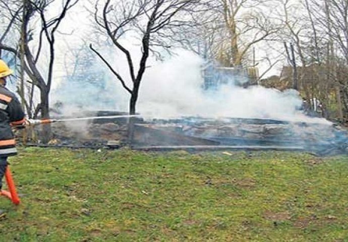  Starac stradao u požaru na njivi