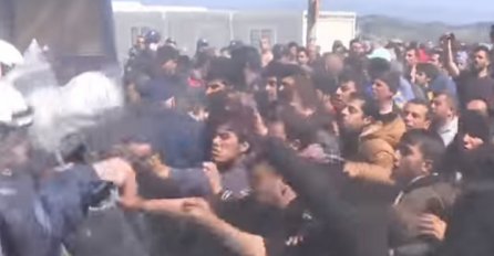 Žestok obračun policije i migranata: Pendreci i rakete u izbjegličkom kampu u Idomeni